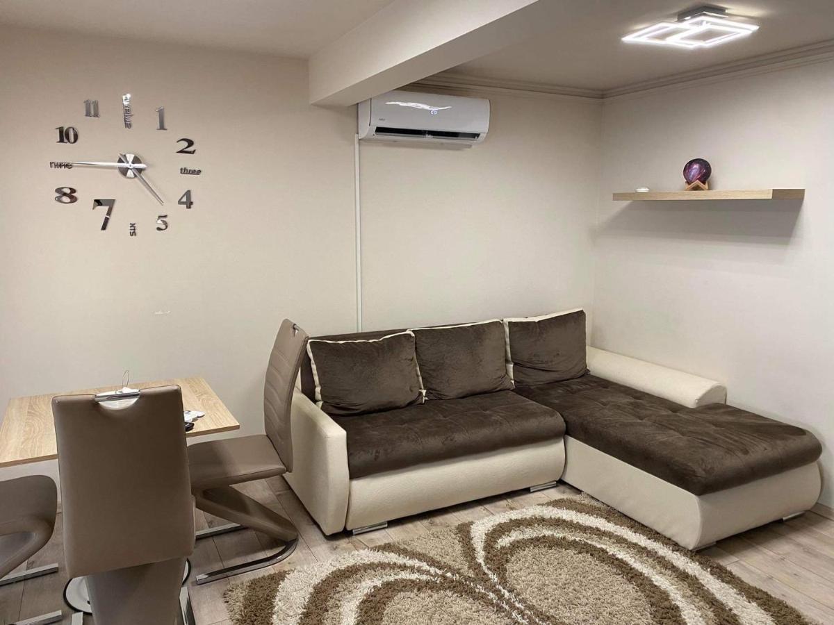 Hajnal apartman Apartment Szeged Bagian luar foto